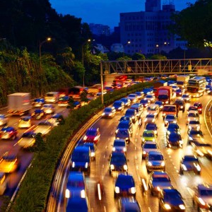 渋滞中の高速道路